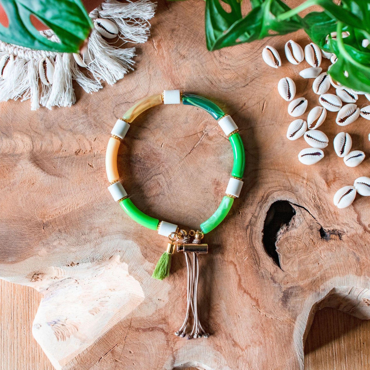 Collier Porte Médaille Antiparasitaires et répulsif en perle EM "Watamu Beach"