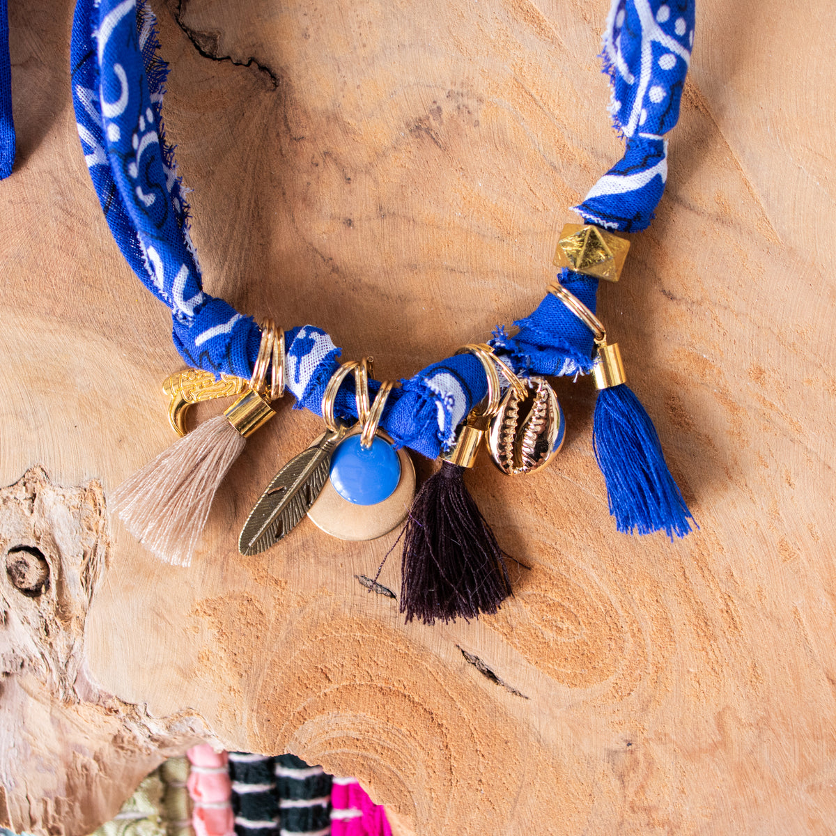 Collier pour chien style bandana bijoux porte-médaille Bleu Outremer