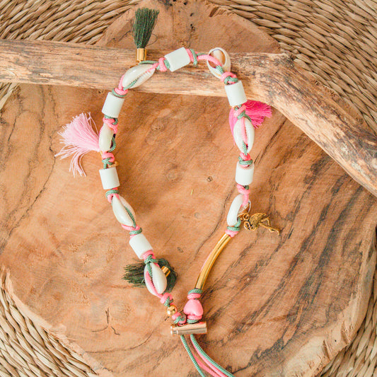 Collier porte médaille coquillages EM fluo "Miro Rosé"